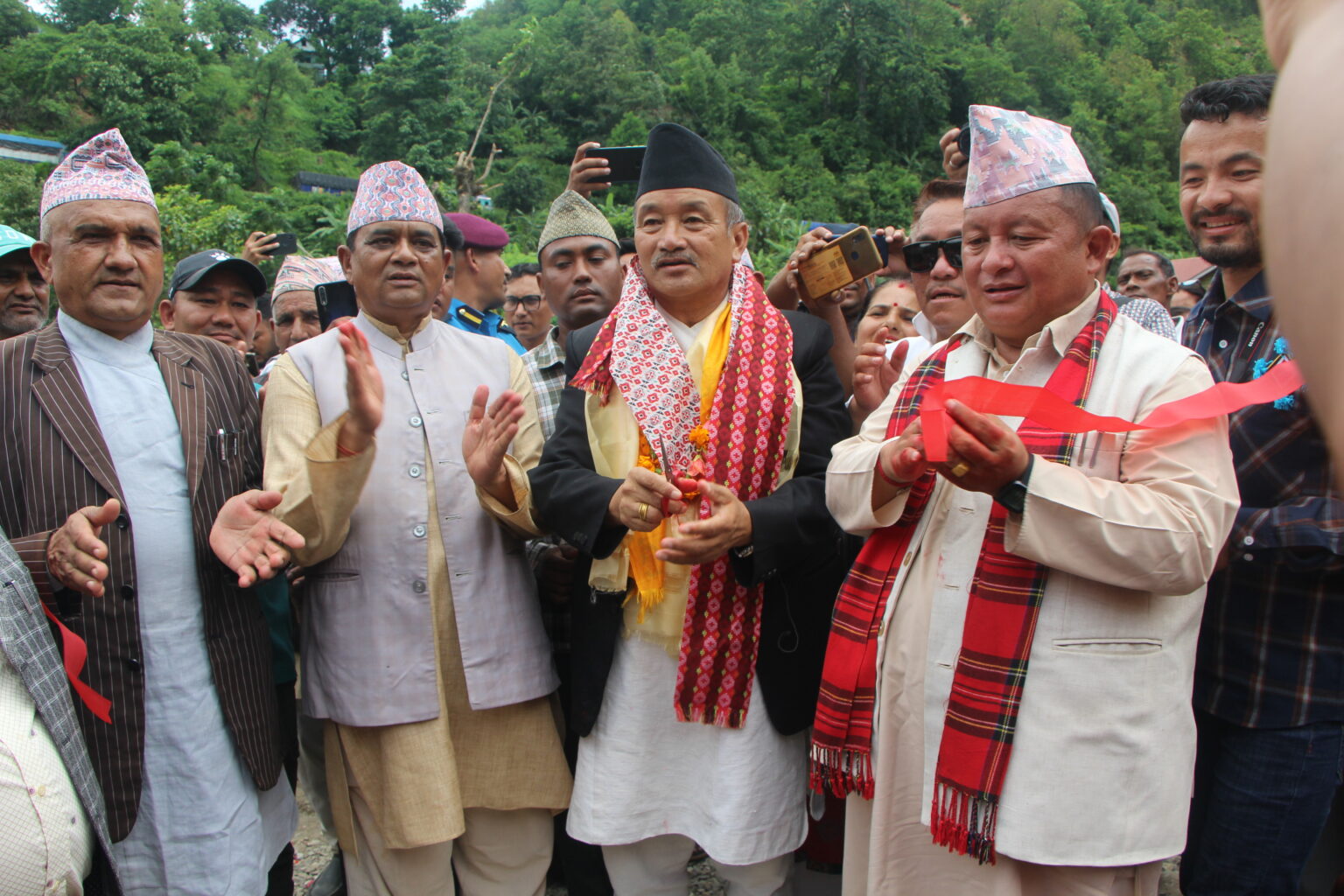 प्रदेश मन्त्री जवेगूद्वारा हेवा खोलामा निर्मित बेलिब्रिज उद्घाटन